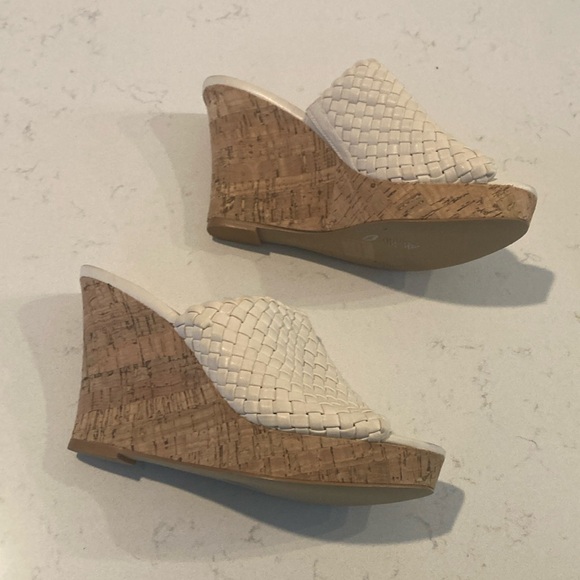 Charles by Charles David White Woven Leather Wedge Sandals Size 8